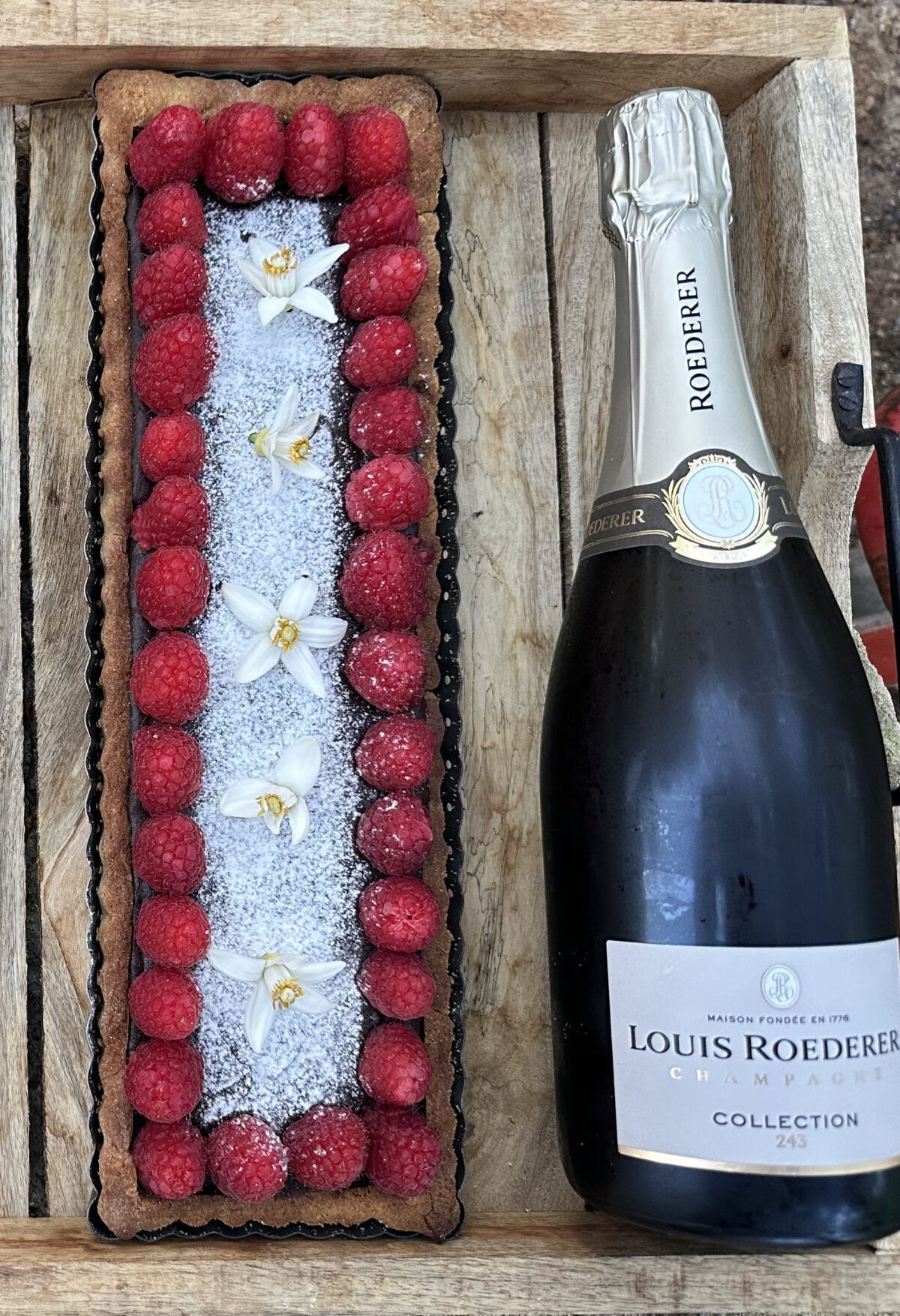 Detalle textura tarta chocolate frambuesa saludable