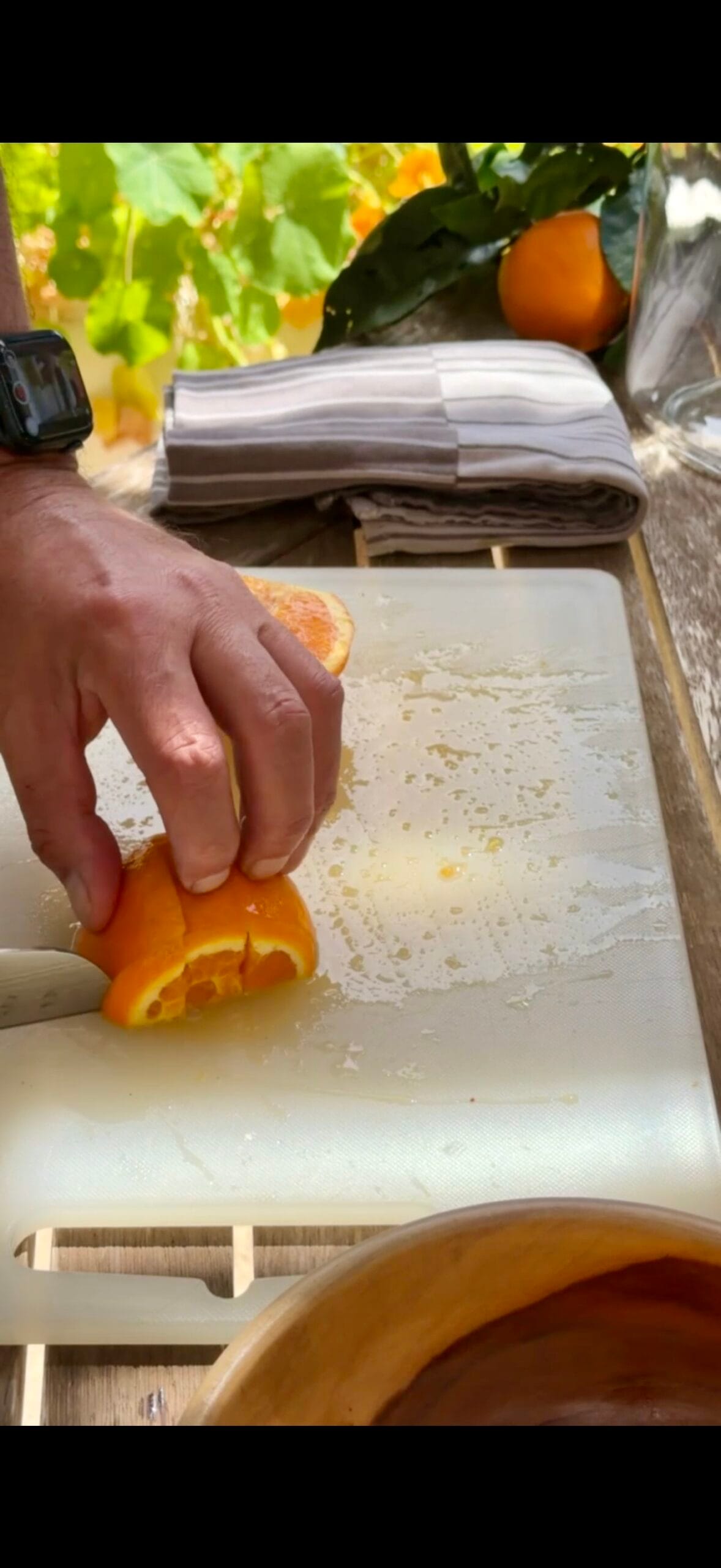 Découpe des oranges pour la recette de kôso